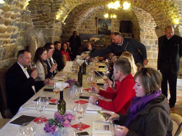 volodymyr-demchyshyn-degustuye-livanski-vyna