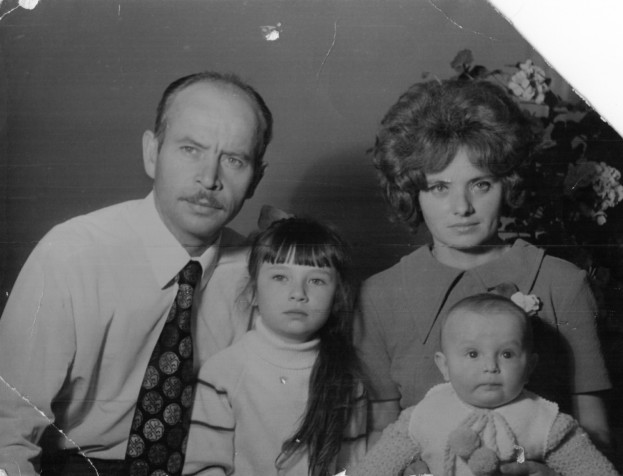 Михайло Безпалько з дружиною Галиною, сином Петром │ дочкою Оленою