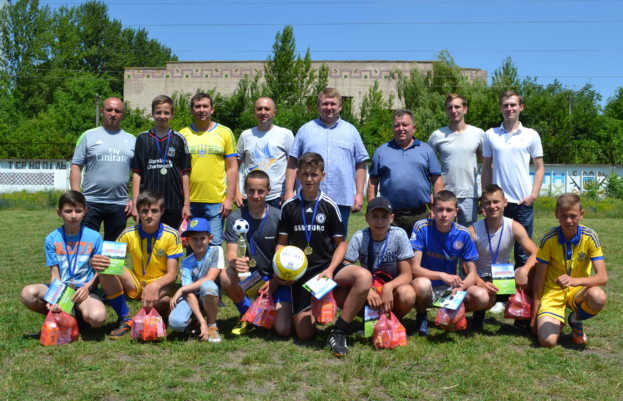 Кожен учасник футбольного турніру від організаторів отримав приз