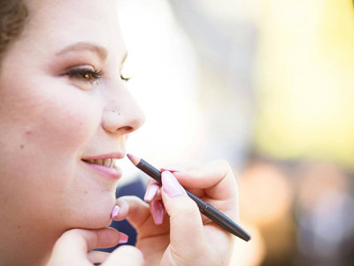 стійкий контурний олівець для губ