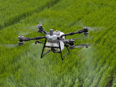 DJI агродрон