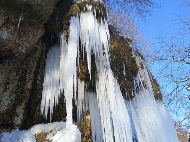 Дух захоплює від краси: замерзли водоспади Дністровського каньйону