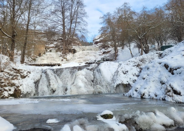 Дух захоплює від краси: замерзли водоспади Дністровського каньйону