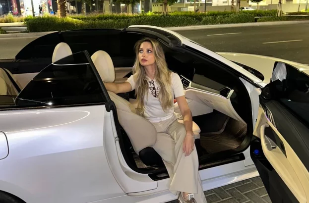 Фото Катерини Шухніної в авто