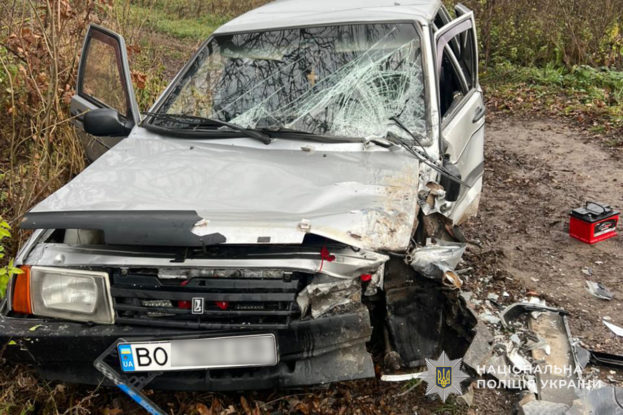 В аварії на Теребовлянщині постраждали водій та двоє пасажирів