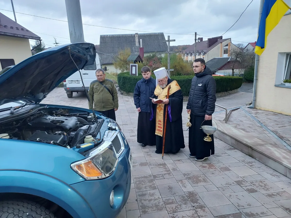 Батько полеглого захисника з Тернопільщини придбав автомобіль для побратимів сина