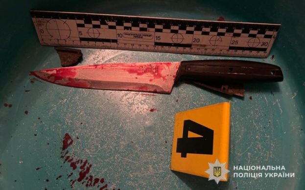 Ножем у спину: на Гусятинщині сварка між знайомими обернулася різаниною