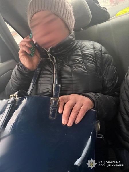 65-річна мешканка Почаєва викрала гроші з приватного будинку