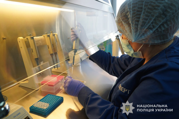 У Тернополі триває пошук безвісти зниклих: поліція, криміналісти та кінологи працюють серед сотень тонн завалів