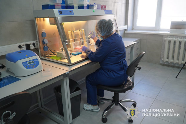 У Тернополі триває пошук безвісти зниклих: поліція, криміналісти та кінологи працюють серед сотень тонн завалів