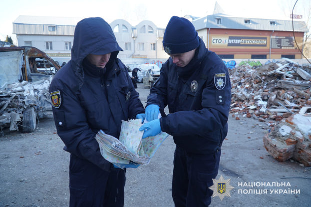 У Тернополі триває пошук безвісти зниклих: поліція, криміналісти та кінологи працюють серед сотень тонн завалів