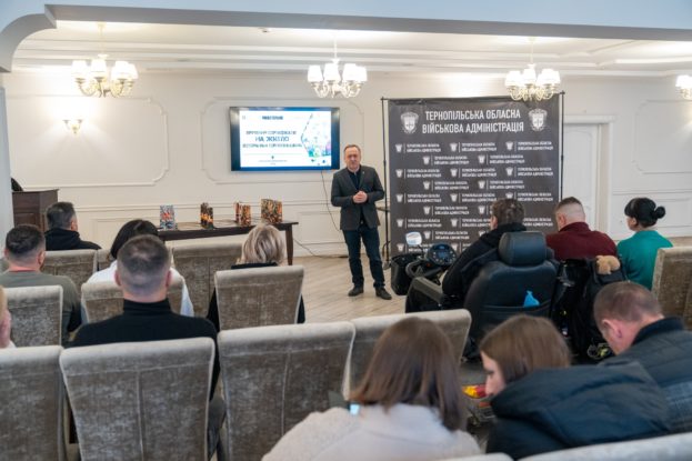 В’ячеслав Негода вручив сертифікати на придбання житла ветеранам війни та членам їхніх родин