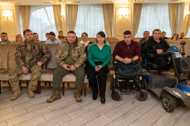 В’ячеслав Негода вручив сертифікати на придбання житла ветеранам війни та членам їхніх родин