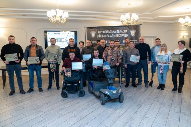 В’ячеслав Негода вручив сертифікати на придбання житла ветеранам війни та членам їхніх родин