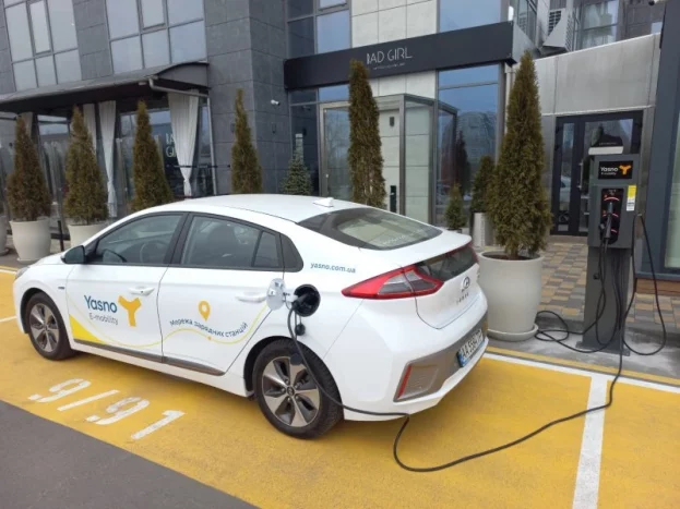 Octa Energy та YASNO розпочали співпрацю: українські зарядні станції обирають лідери енергоринку