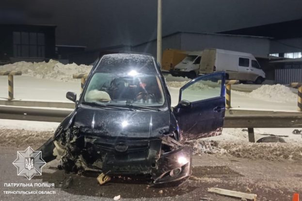 У Тернополі п’яний водій спричинив ДТП (фото)