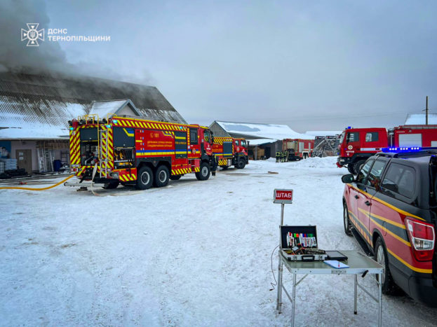 У Чорткові сталася масштабна пожежа на складі будматеріалів (фото)