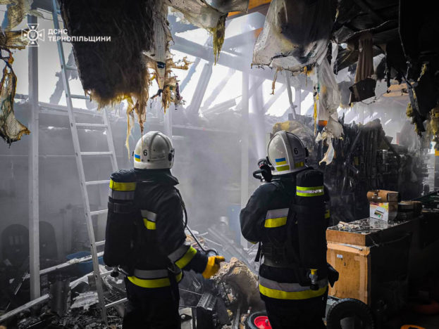 У Чорткові сталася масштабна пожежа на складі будматеріалів (фото)