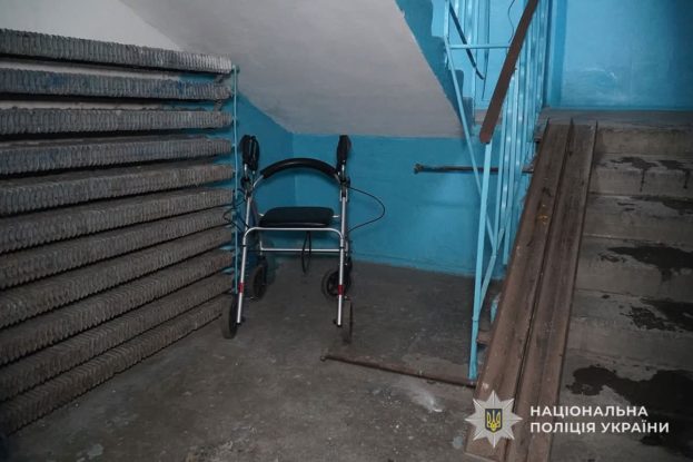 Жителька Зборова у підїзді залишила новонароджену дитину