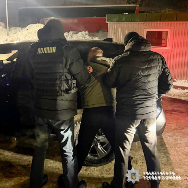 Юрисконсульт з Тернополя за $15 тис організовував переправлення чоловіків за кордон