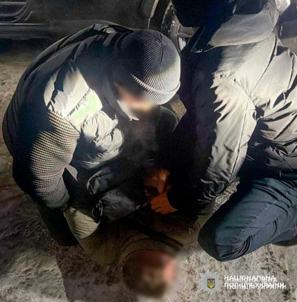 Юрисконсульт з Тернополя за $15 тис організовував переправлення чоловіків за кордон