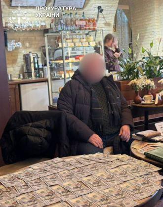 У Києві на хабарі затримали депутата Почаївської міської ради (фото)