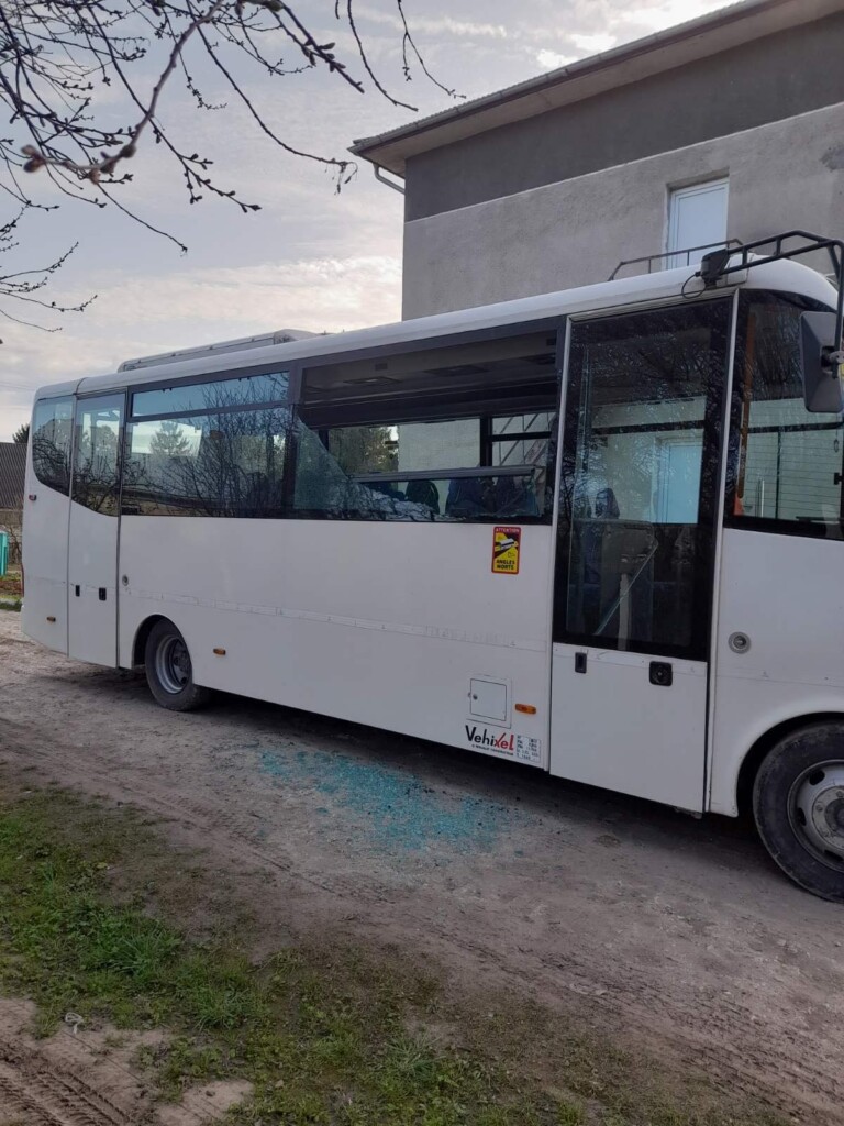 На Зборівщині вандали пошкодили шкільний автобус