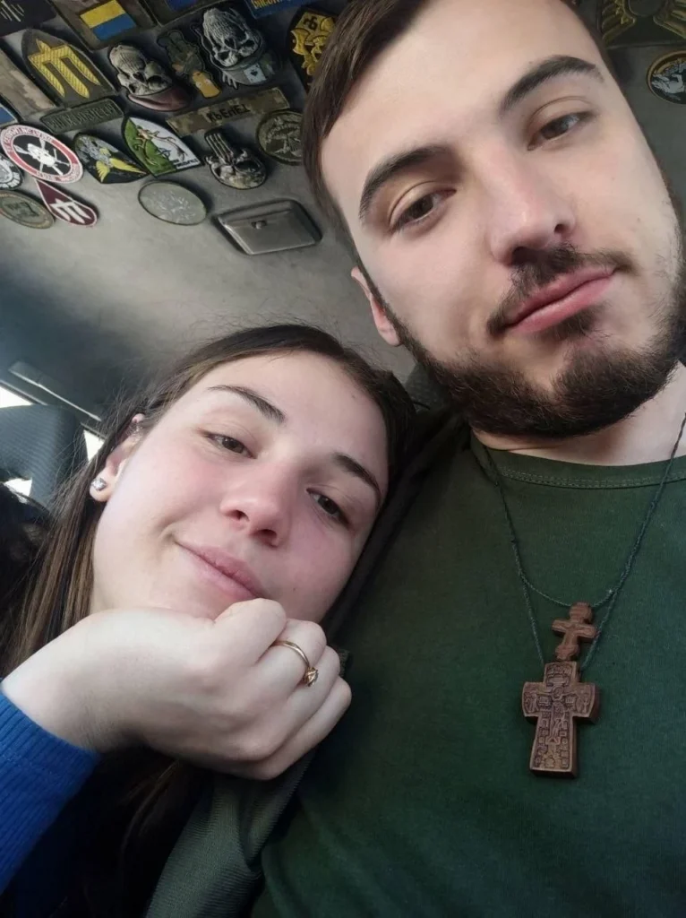 “Він навчив мене кохати, але як жити без нього — не навчив”: історія Каріни з Буковини, чий наречений загинув на Курщині