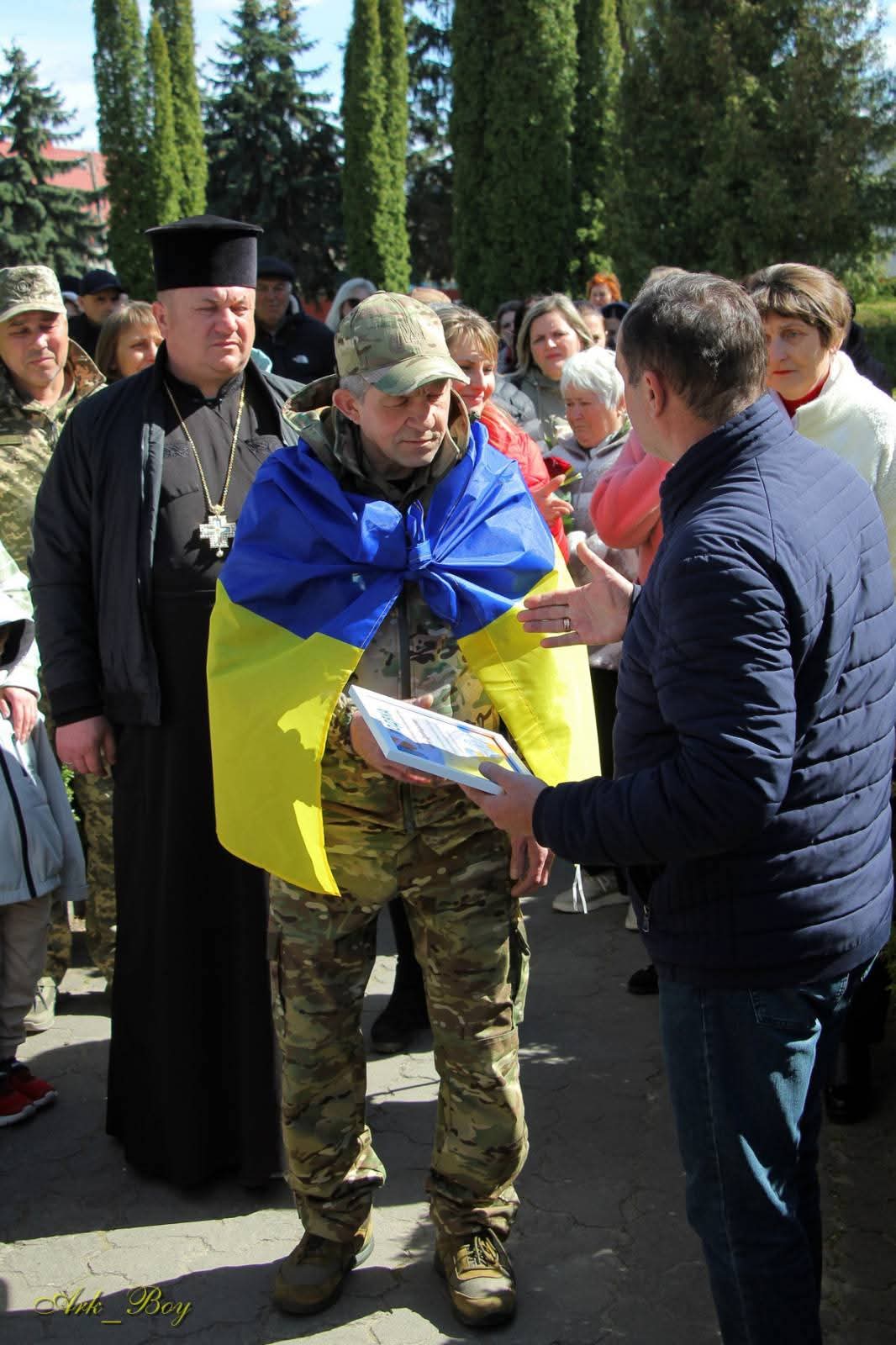 Він повернувся: з Алеї надії у Шумську зняли ще один портрет