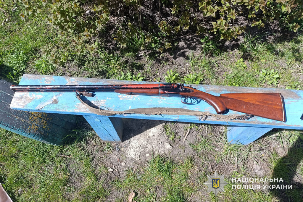 Стрілянина через птахів: на Кременеччині жінка взялася за рушницю