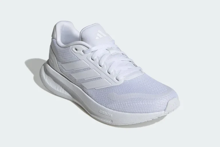 Жіноче спортивне взуття Adidas