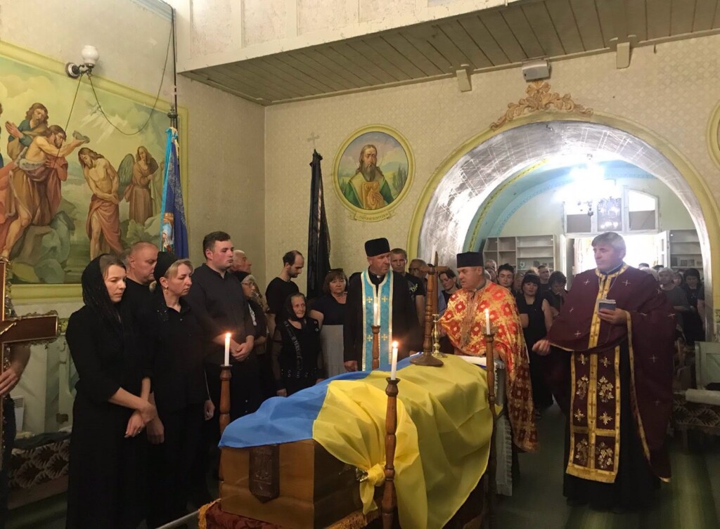 Вважався зниклим безвісти: Гусятинщина попрощалася з Героєм