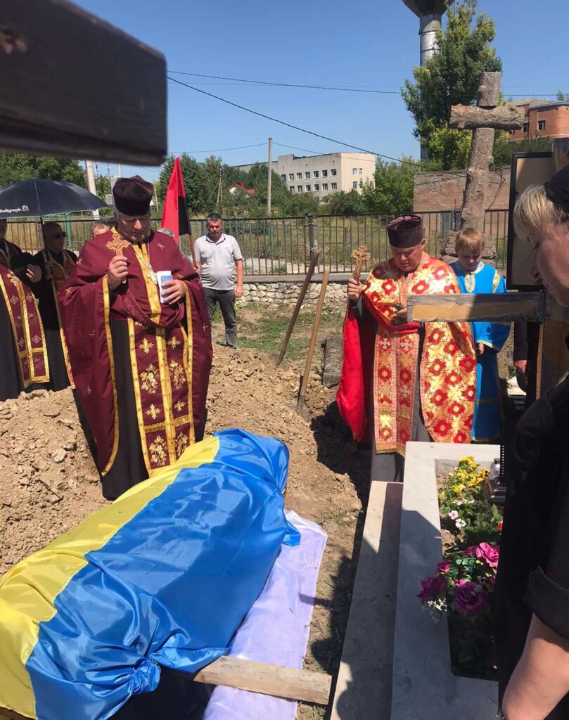 Вважався зниклим безвісти: Гусятинщина попрощалася з Героєм
