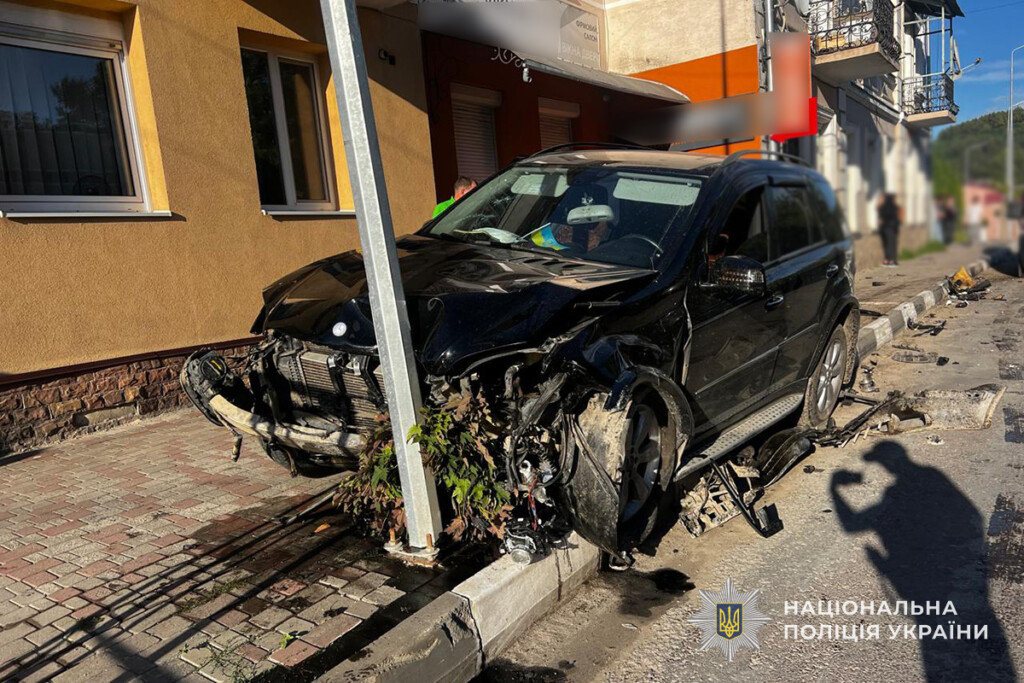 На Тернопільщині п’яний водій виїхав на зустрічну та спричинив ДТП із двома постраждалими