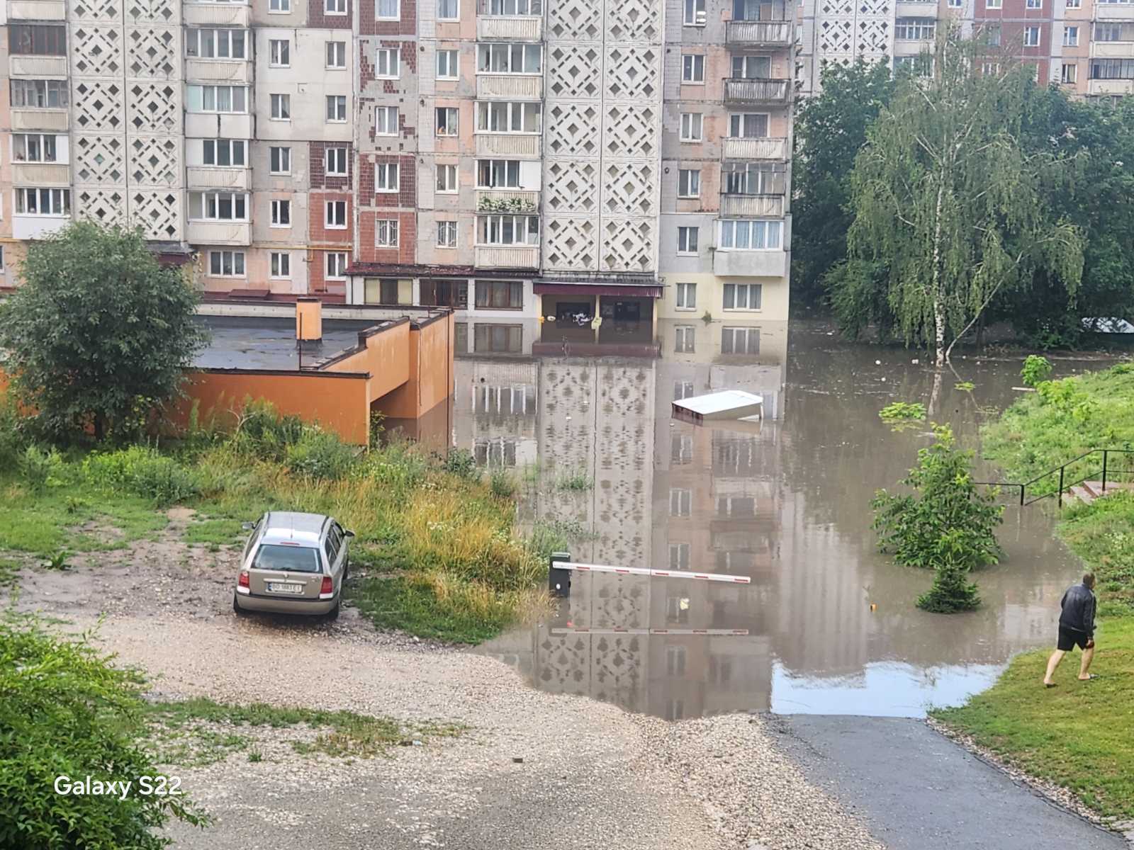 Апокаліпсис у Тернополі: велика вода затопила помешкання містян (відео, фото)