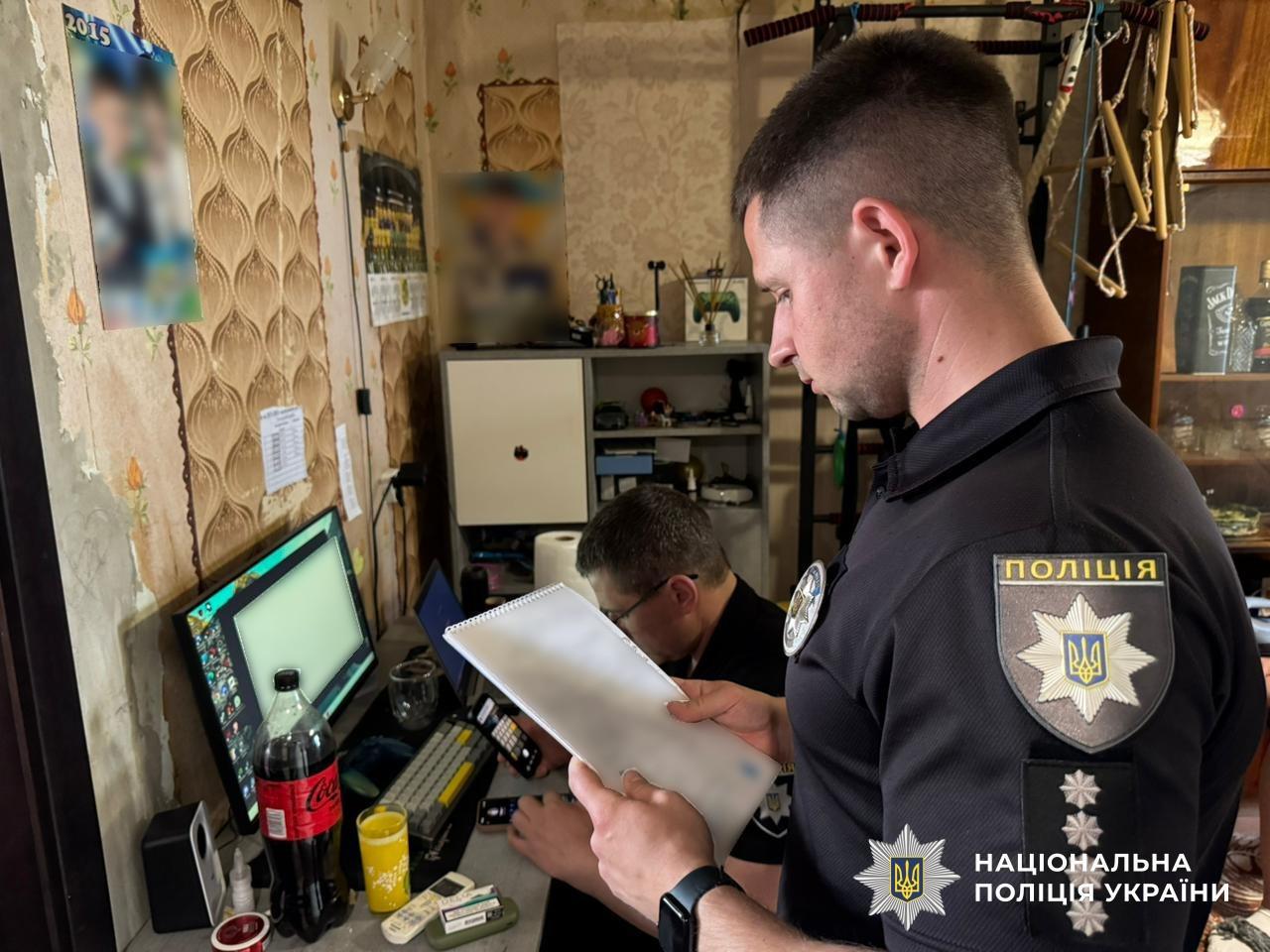 Поліцейські вручили підозри чотирьом членам злочинної організації, яка ошукала громадян Латвії на понад 5,5 млн грн