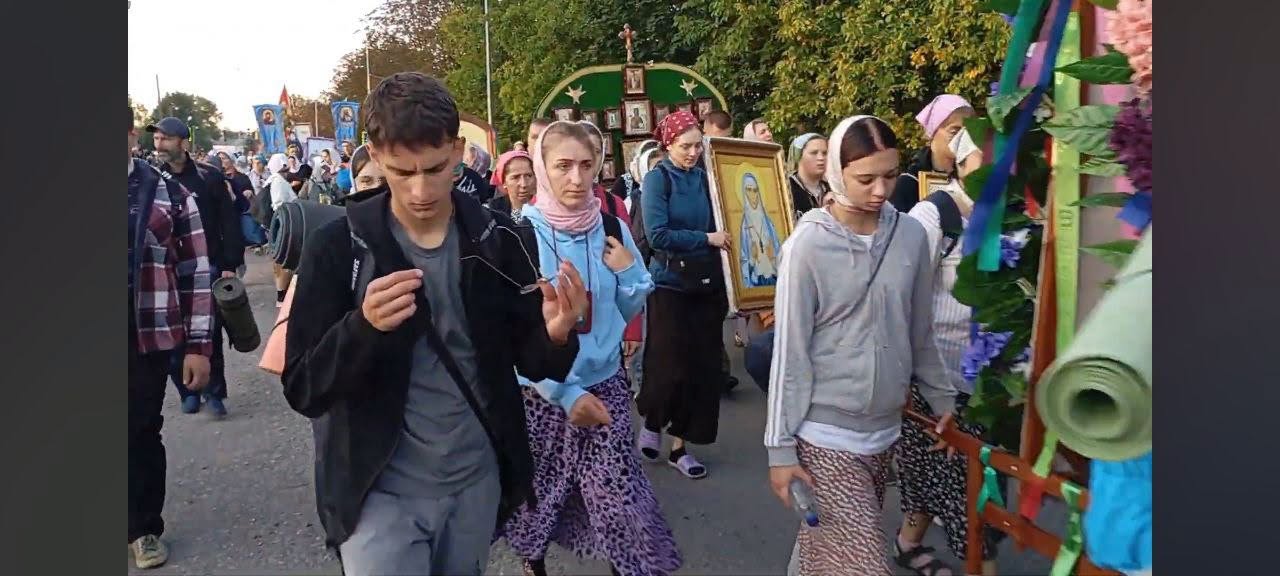 Колишній радник голови ТОВА розкритикував хресну ходу до Почаєва через російську символіку