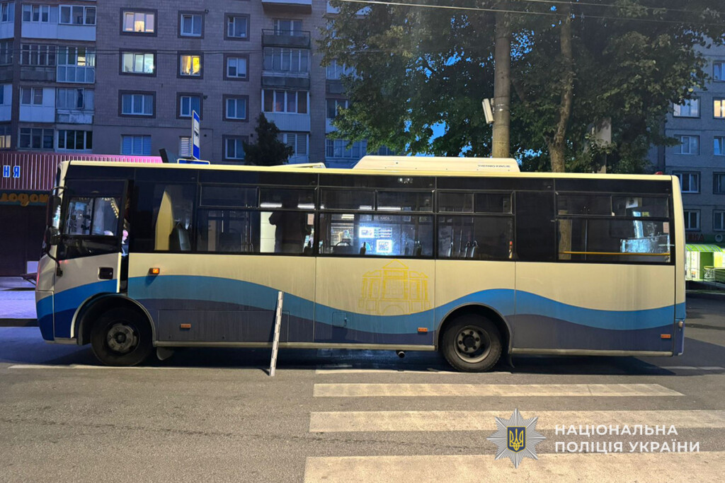 У Тернополі маршрутка збила 72-річну жінку на пішохідному переході: потерпіла в комі