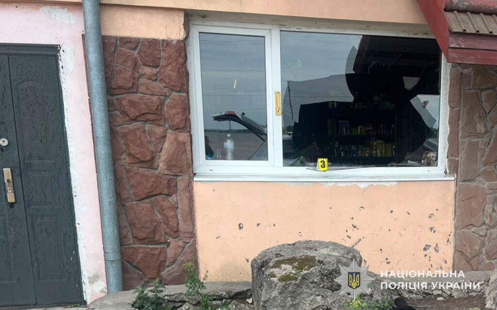 Розбив вікно і виніс 50 тисяч: на Тернопільщині затримали крадія, який обікрав кафе