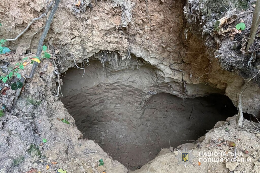 На Бучаччині чоловік незаконно видобував глину: поліція вилучила трактор