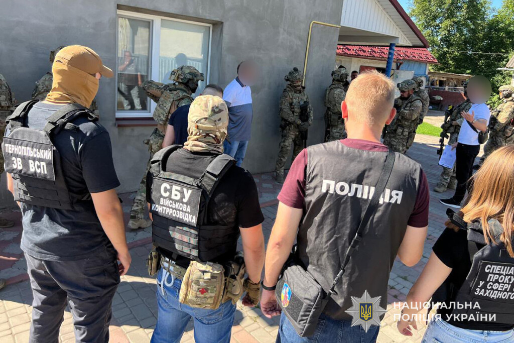 Затримали після отримання 7 тисяч доларів: на Тернопільщині викрили посередника впливу на ВЛК