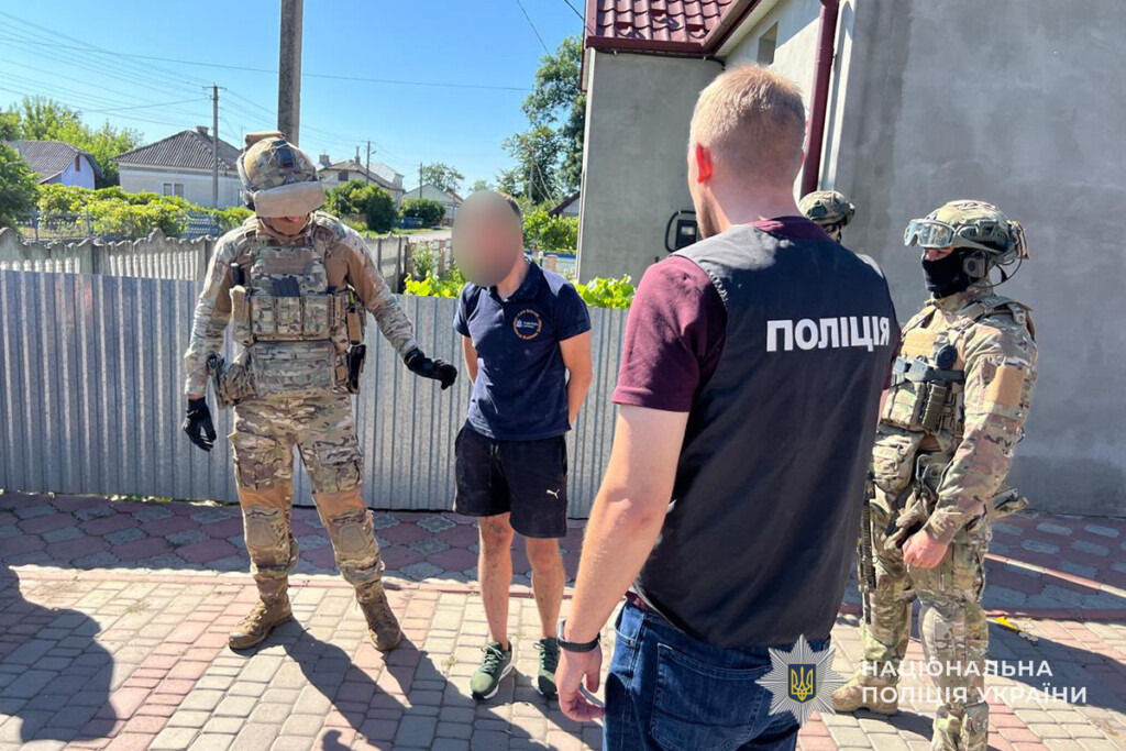Затримали після отримання 7 тисяч доларів: на Тернопільщині викрили посередника впливу на ВЛК