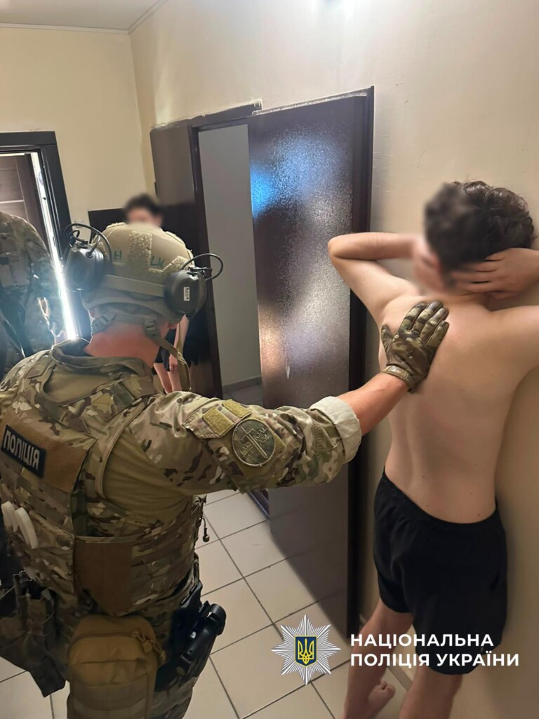 Поліцейські оголосили підозру 23 учасникам скам-спільнот в рамках операції «WallHack»