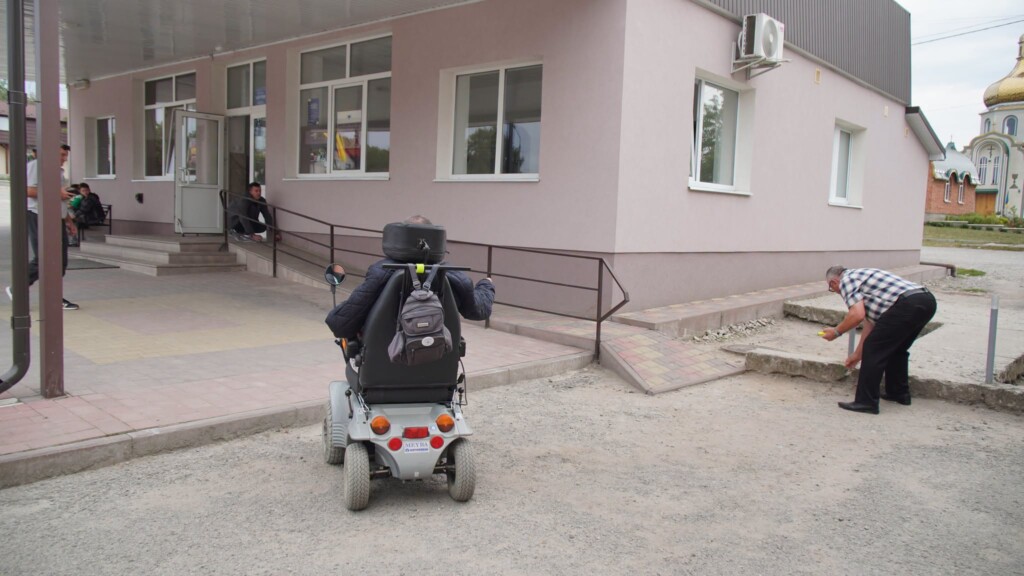 Після розголосу у Чорткові взялися вирішувати проблему безбар’єрності автостанції