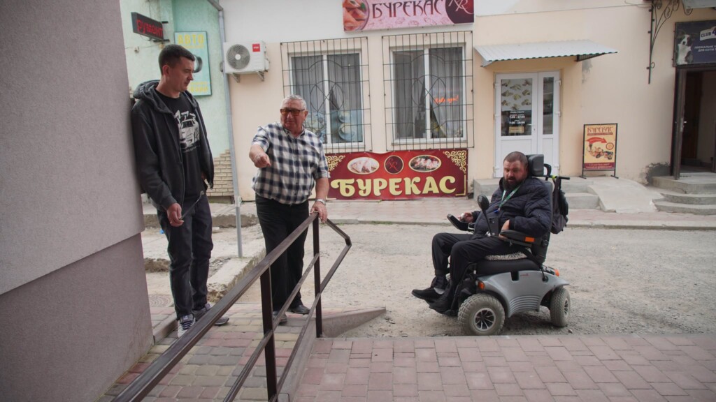 Після розголосу у Чорткові взялися вирішувати проблему безбар’єрності автостанції