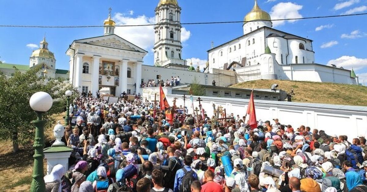 “Росія прийняла Україну й вигодувала гадюку”: віряни УПЦ МП у Почаєві знову шокують проросійськими поглядами