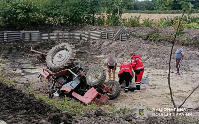 У Почаївській громаді в ДТП загинув тракторист