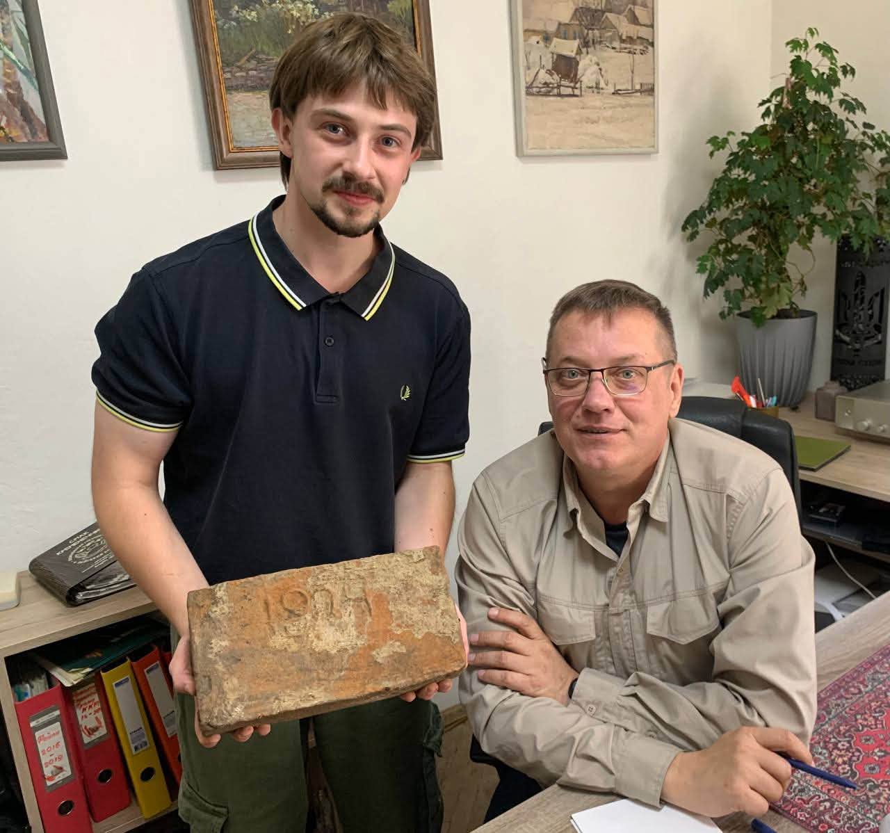 Під час ремонту водогону в Кременці знайшли стародавній підземний хід (відео)